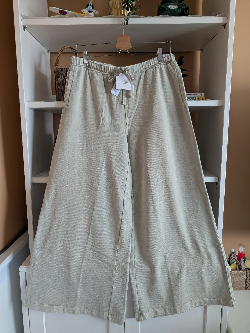 American Eagle AE Everyday Luxe Wide Leg Sweatpant - Picture 1 of 3